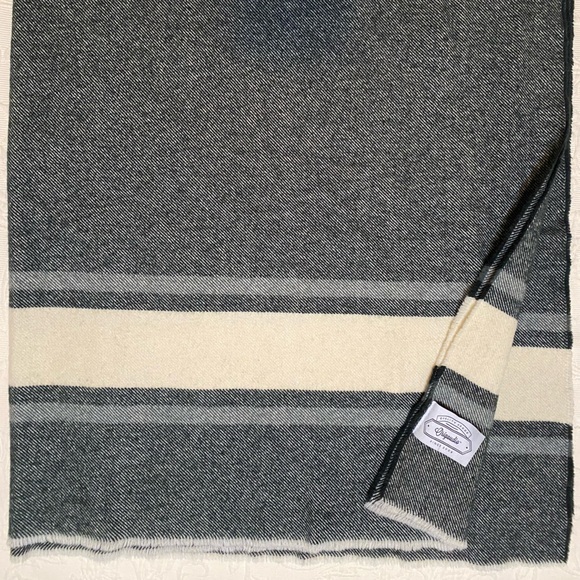 Origaudio Elliston Wool blend blanket with clip on carrier - Picture 1 of 16